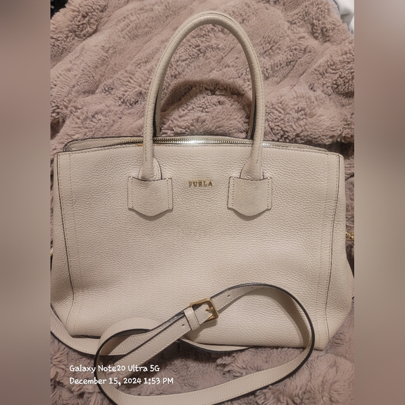 NWOT Beautiful Butter soft FURLA PEBBLED LEATHER SHOULDER BAG 3 COMPARTMENTS - Picture 2 of 10